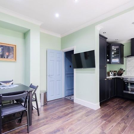 Central Stylish 2-Bed Apartment In London Bagian luar foto