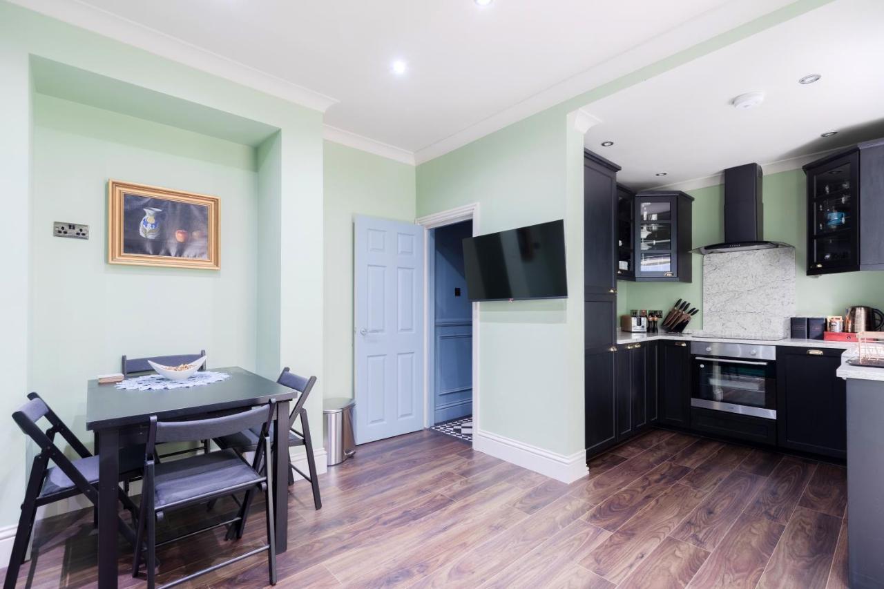 Central Stylish 2-Bed Apartment In London Bagian luar foto