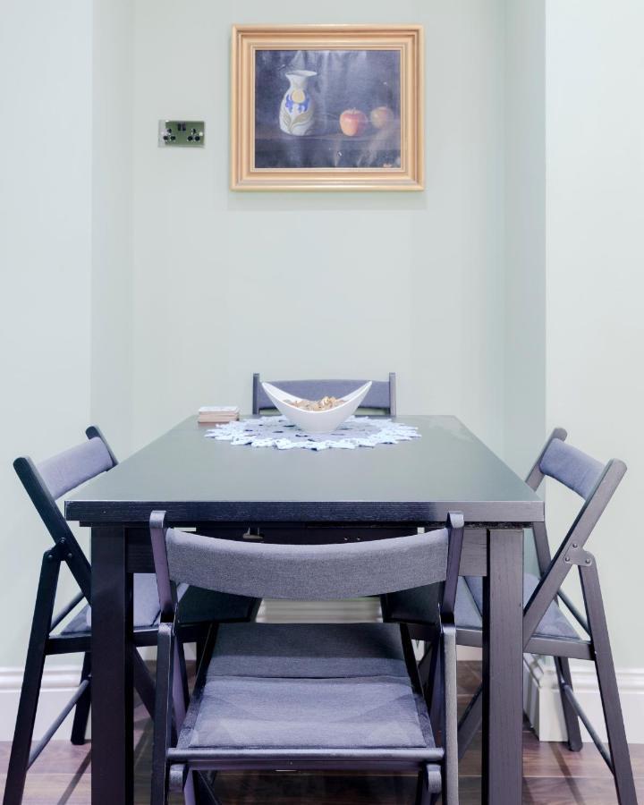 Central Stylish 2-Bed Apartment In London Bagian luar foto