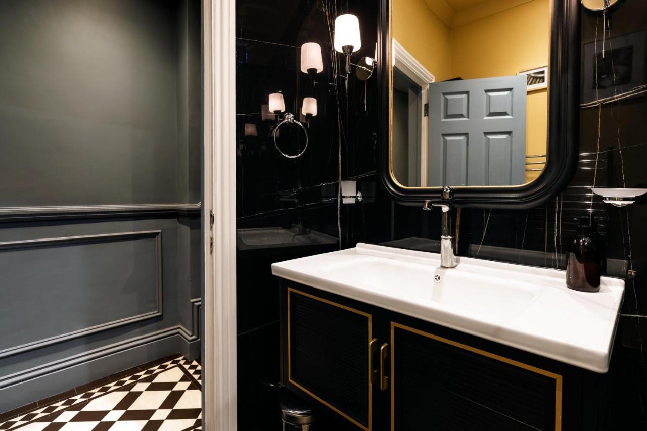Central Stylish 2-Bed Apartment In London Bagian luar foto