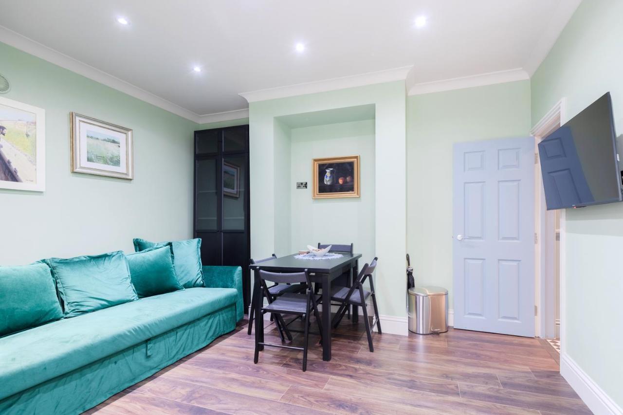Central Stylish 2-Bed Apartment In London Bagian luar foto